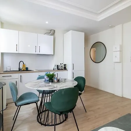 B2 Two Bedrooms Champs Elysees Arc De Triomphe Ac Daire Paris