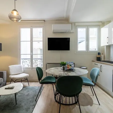 B2#two Bedrooms#champs Elysees#arc De Triomphe#ac Paris