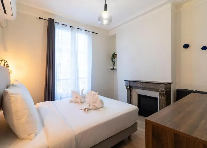 B2#two Bedrooms#champs Elysees#arc De Triomphe#ac Paris